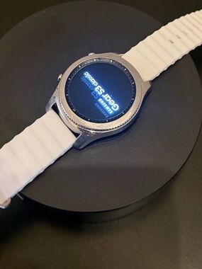 Samsung Gear S3 Classic Smartwatch - Silver Case with White Band